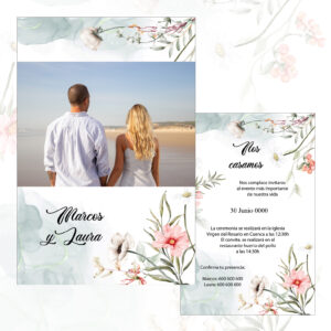 1. Pareja en la playa con fondos de arena y cielo despejado para invitaciones de boda.