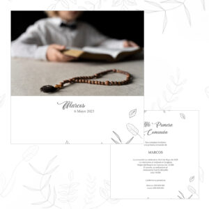 Bastón de oración con cuentas de madera y crucifijo en primer plano, niño leyendo una biblia en segundo plano.