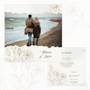 1. Pareja caminando por la playa en una fotografía romántica para invitación de boda.