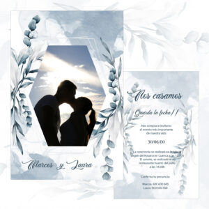 Pareja romántica en silhouetta besándose al atardecer, invitación de boda elegante y moderna, diseño floral en tonos suaves.