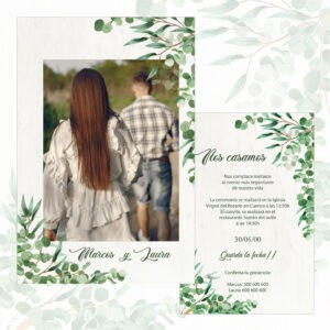 Boda al aire libre con invitación floral y fotografía de pareja en campo natural.