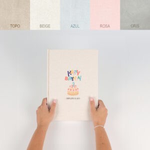 Tarjeta de cumpleaños con diseño de pastel y letras coloridas para celebrar un segundo cumpleaños.