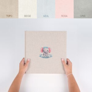 1. Álbum de fotos de tela con elefante y nombre personalizado Laura.