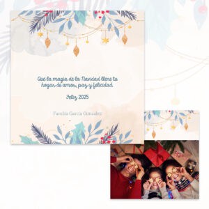 1. Tarjeta de Navidad decorada con hojas y estrellas en tonos azules y dorados.