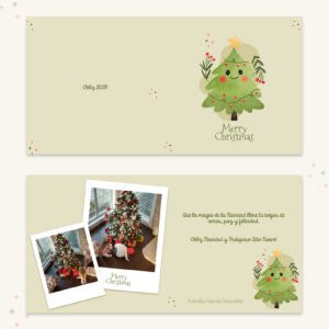 Árbol de Navidad con decoraciones festivas, mensaje de felicitación y fotos familiares.