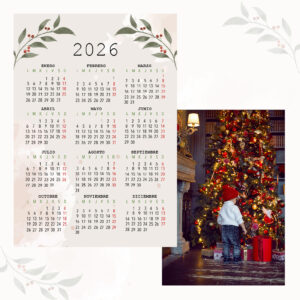 1. Calendario 2026 con meses en español y diseño de hojas de acebo navideñas.