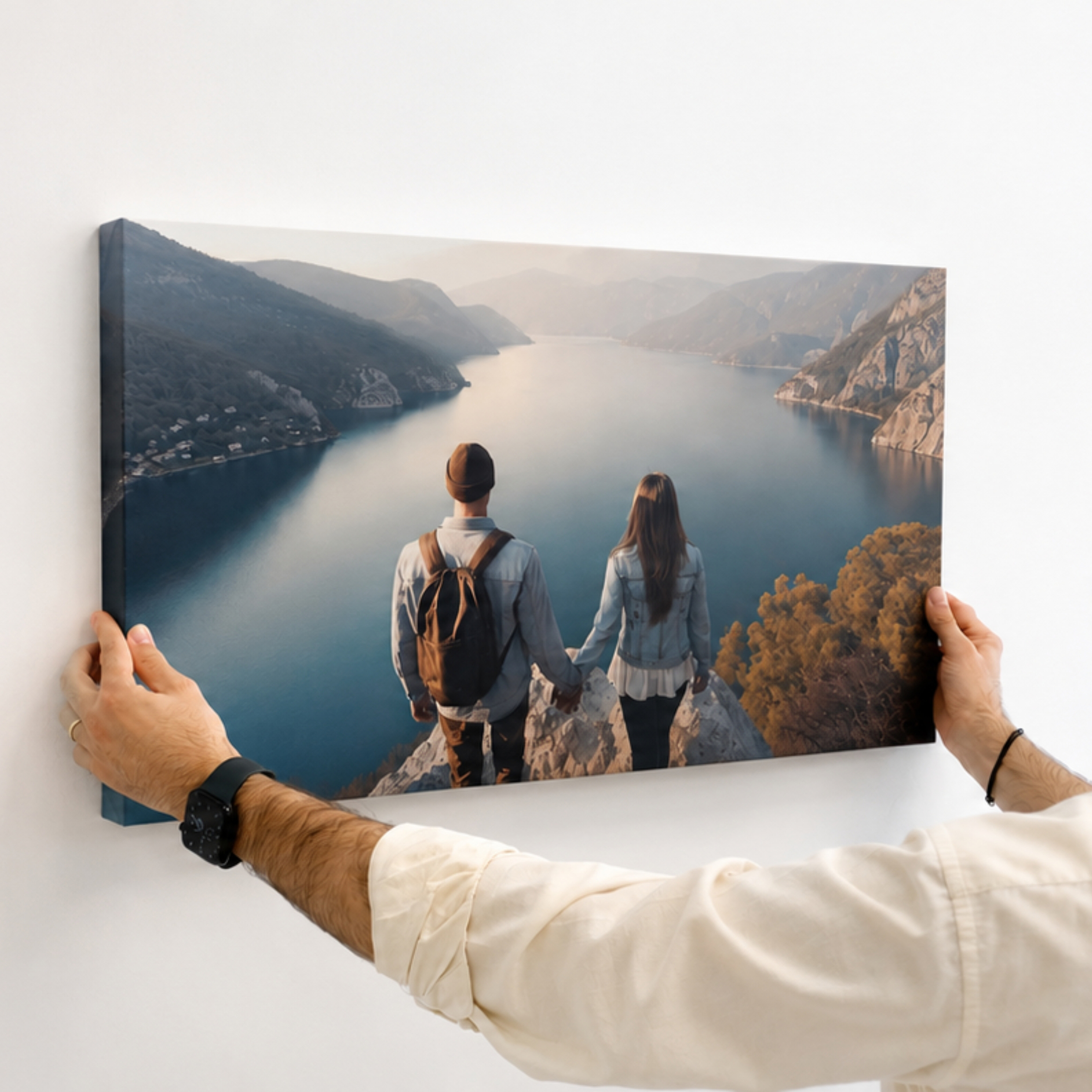 Disfruta de una vista panorámica de un lago rodeado de montañas en una impresión artística en lienzo.